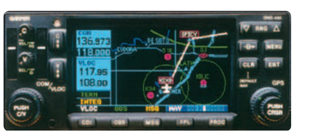 Garmin GNS 430. GPS 지도와 VHF 교신 주파수가 한 장비에 있다